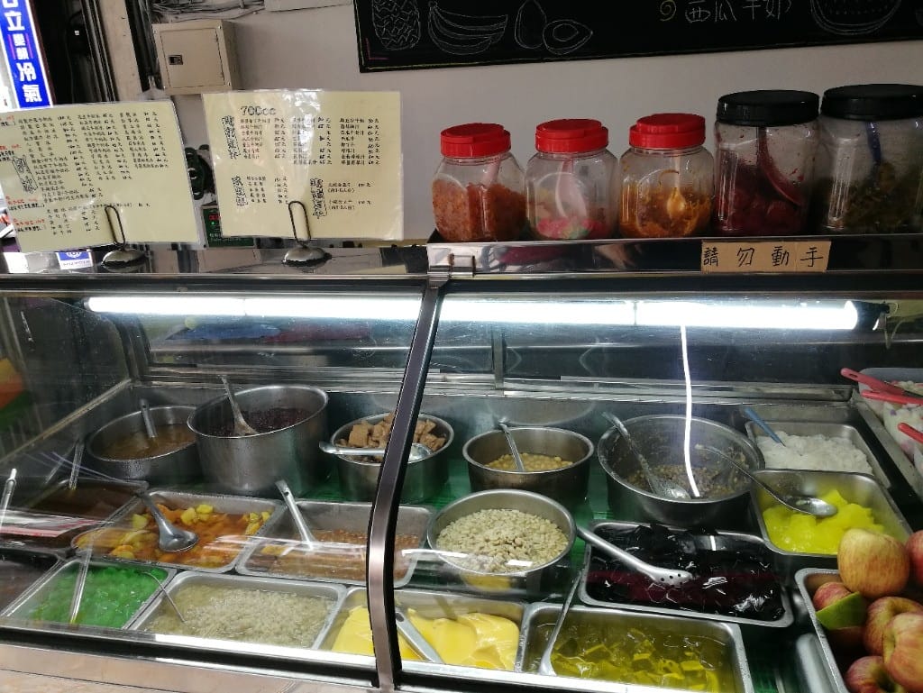 【桃園美食】大溪小玲冰果室,水果冰份量真的很浮誇 - 第3張圖 【桃園美食】大溪小玲冰果室,水果冰份量真的很浮誇