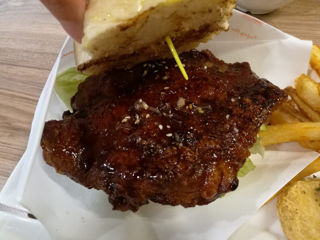 【三重早午餐】初堡，用整片老饕牛排的霸氣漢堡