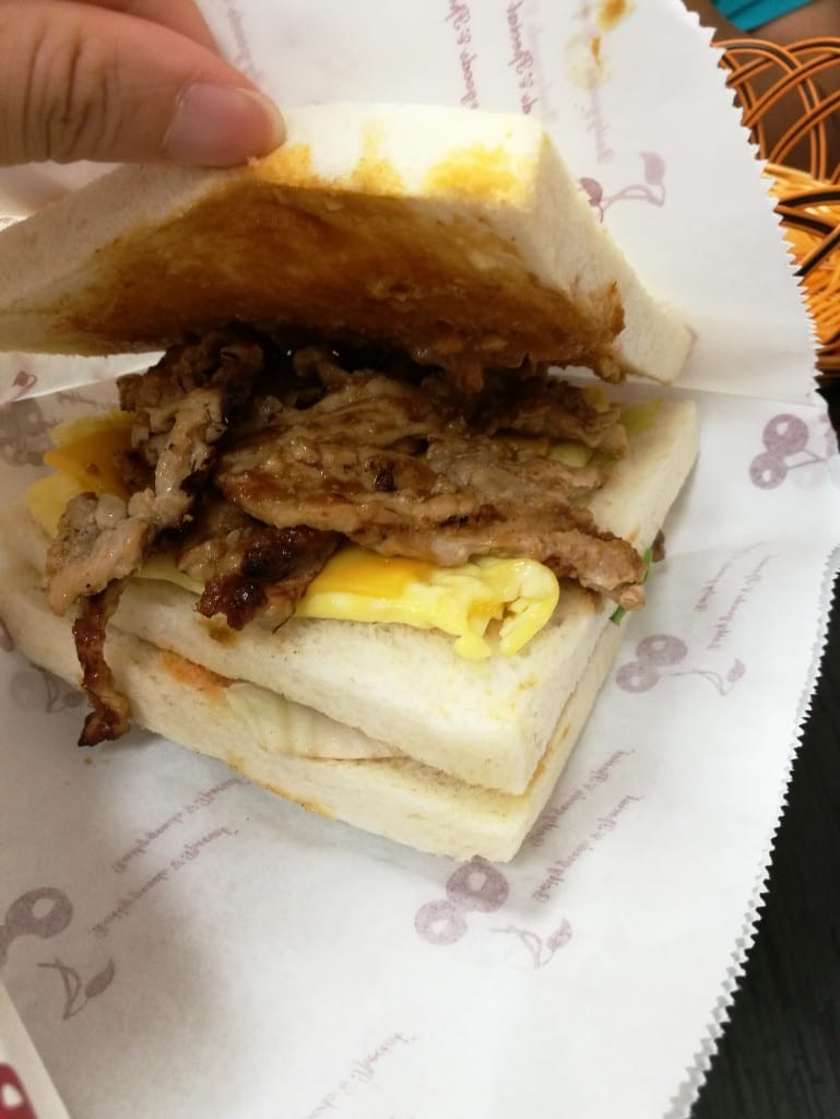 【新莊早午餐】九貳一烤肉蛋吐司冷泡茶專賣店,使用每日限量溫體豬肉及自製生鮮蔬果烤肉醬 - 第10張圖 【新莊早午餐】九貳一烤肉蛋吐司冷泡茶專賣店,使用每日限量溫體豬肉及自製生鮮蔬果烤肉醬