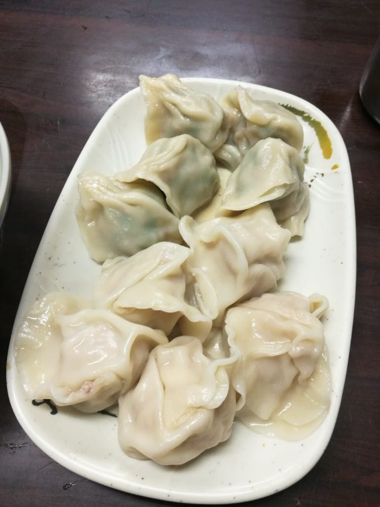 【新莊美食】旺旺餃子館,用餐時間總是人山人海的美味餃子麵食館 - 第3張圖 【新莊美食】旺旺餃子館,用餐時間總是人山人海的美味餃子麵食館