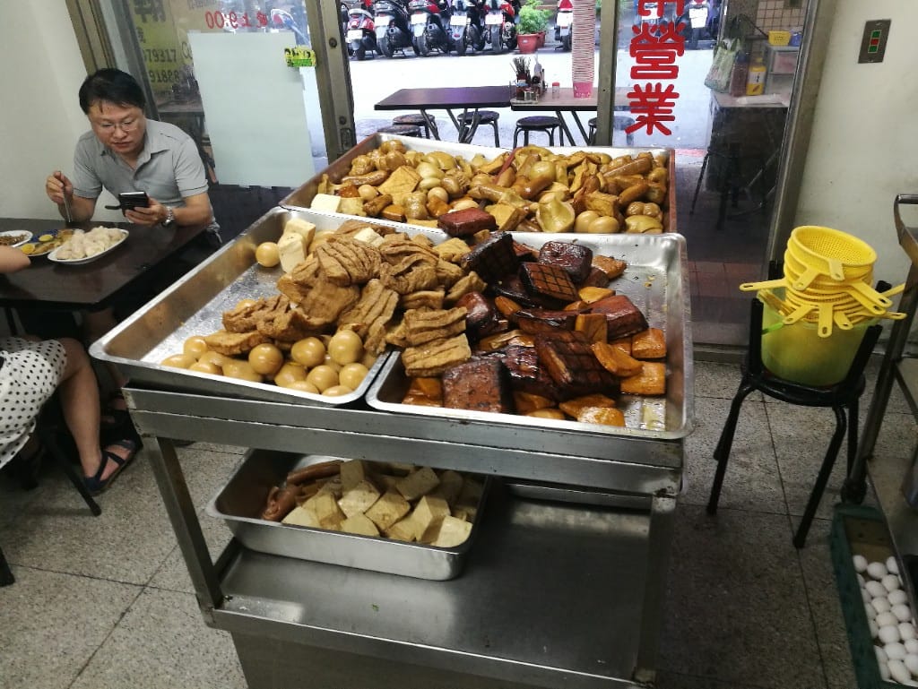 【新莊美食】旺旺餃子館,用餐時間總是人山人海的美味餃子麵食館 - 第2張圖 【新莊美食】旺旺餃子館,用餐時間總是人山人海的美味餃子麵食館