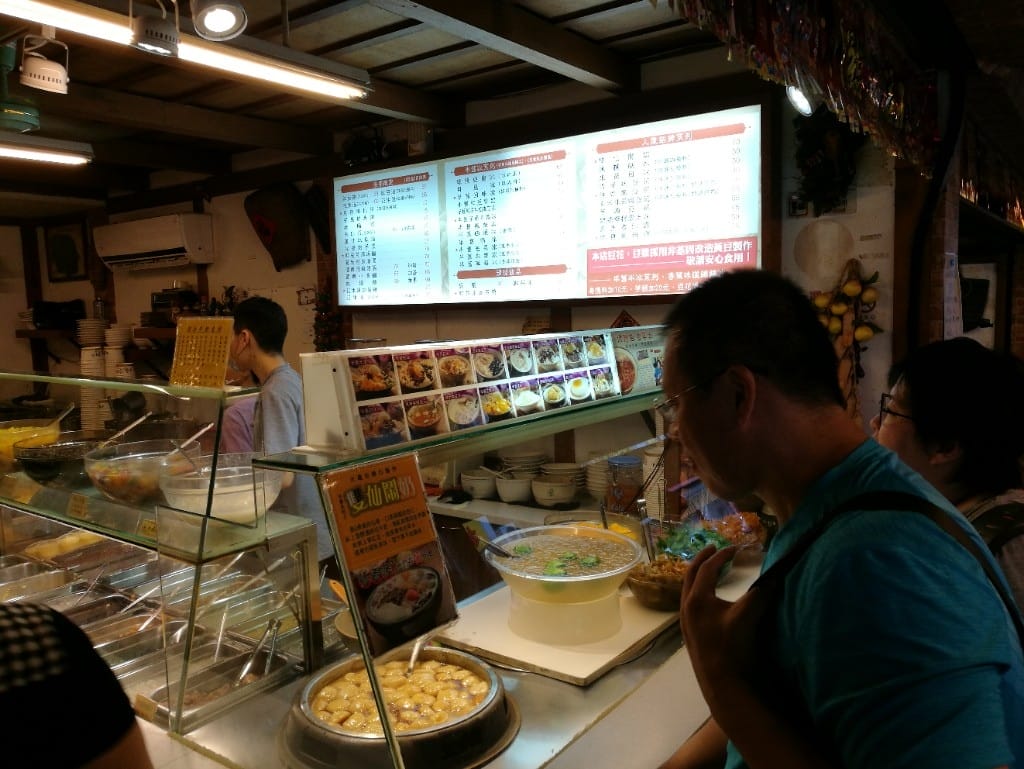 【石牌美食】水龜伯古早味,各式古早味冰品也有燒麻糬和糯米粥哦! - 第3張圖 【石牌美食】水龜伯古早味,各式古早味冰品也有燒麻糬和糯米粥哦!