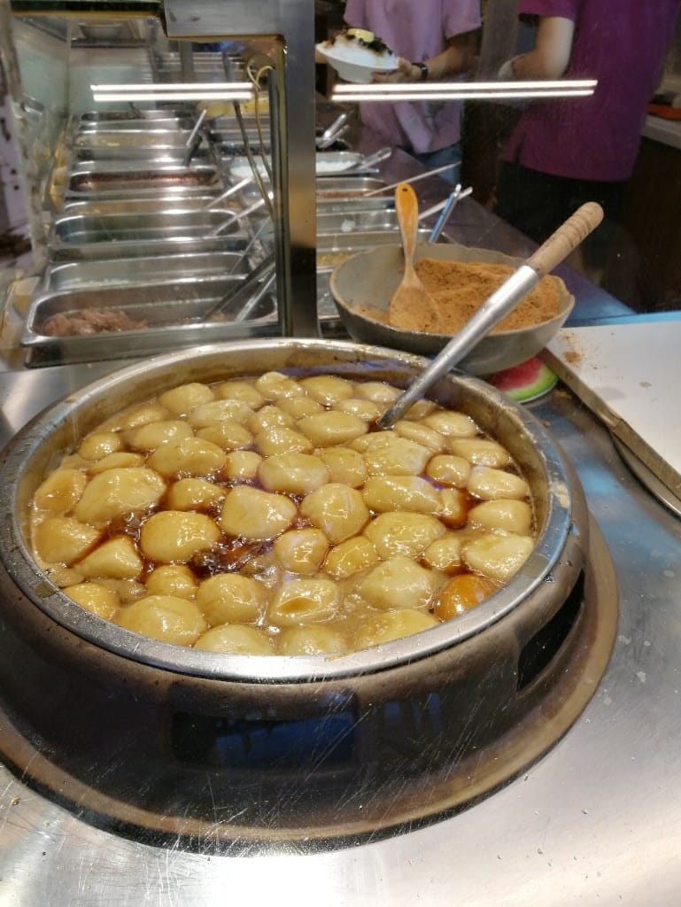 【石牌美食】水龜伯古早味,各式古早味冰品也有燒麻糬和糯米粥哦! - 第5張圖 【石牌美食】水龜伯古早味,各式古早味冰品也有燒麻糬和糯米粥哦!