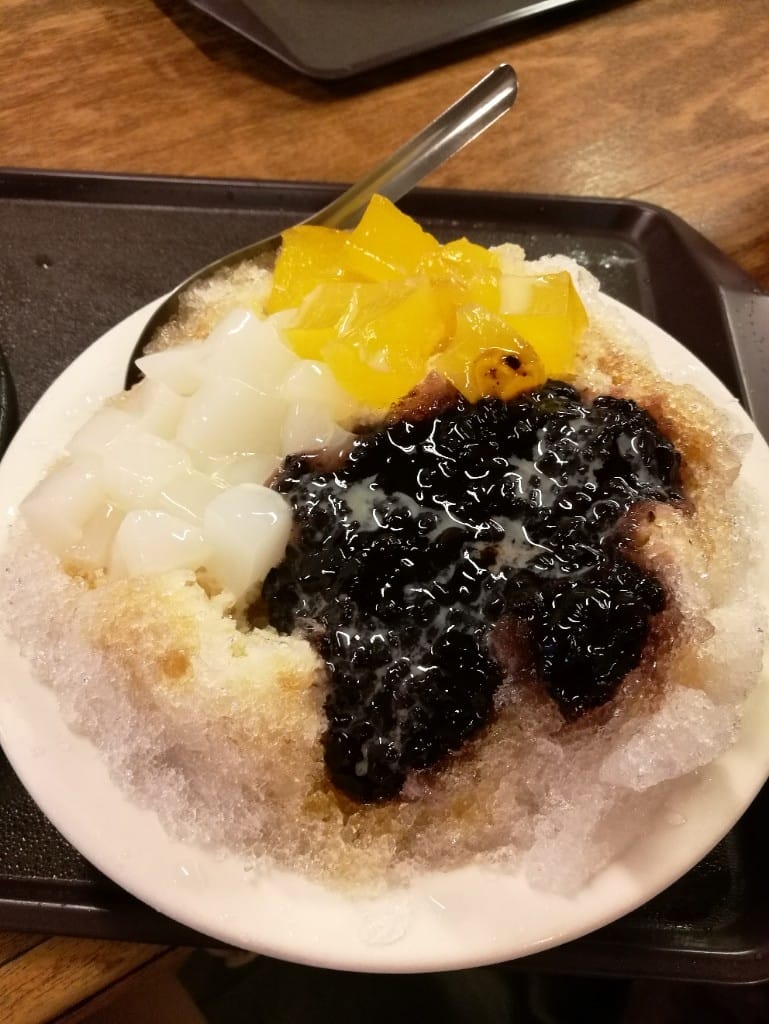 【石牌美食】水龜伯古早味,各式古早味冰品也有燒麻糬和糯米粥哦! - 第8張圖 【石牌美食】水龜伯古早味,各式古早味冰品也有燒麻糬和糯米粥哦!