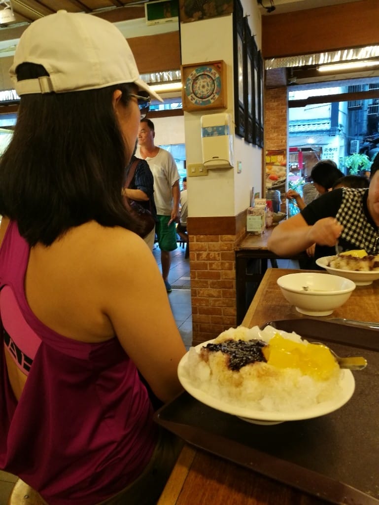 【石牌美食】水龜伯古早味,各式古早味冰品也有燒麻糬和糯米粥哦! - 第9張圖 【石牌美食】水龜伯古早味,各式古早味冰品也有燒麻糬和糯米粥哦!