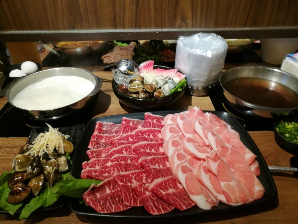 【新莊美食】樂崎涮涮鍋,海鮮肉類都相當優質,價位又平價的火鍋首選 - 第9張圖 【新莊美食】樂崎涮涮鍋,海鮮肉類都相當優質,價位又平價的火鍋首選