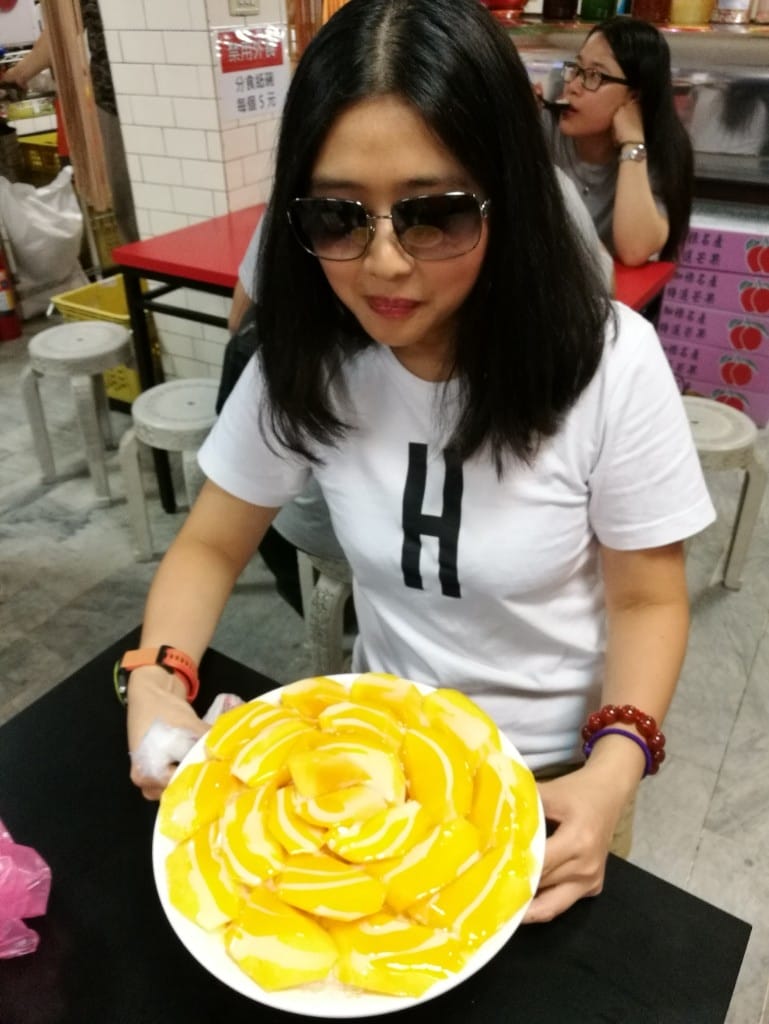 【台中美食】東海商圈何媽媽芒果冰,超澎湃滿滿芒果 - 第4張圖 【台中美食】東海商圈何媽媽芒果冰,超澎湃滿滿芒果