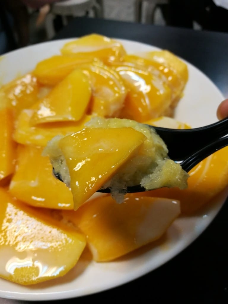【台中美食】東海商圈何媽媽芒果冰,超澎湃滿滿芒果 - 第6張圖 【台中美食】東海商圈何媽媽芒果冰,超澎湃滿滿芒果