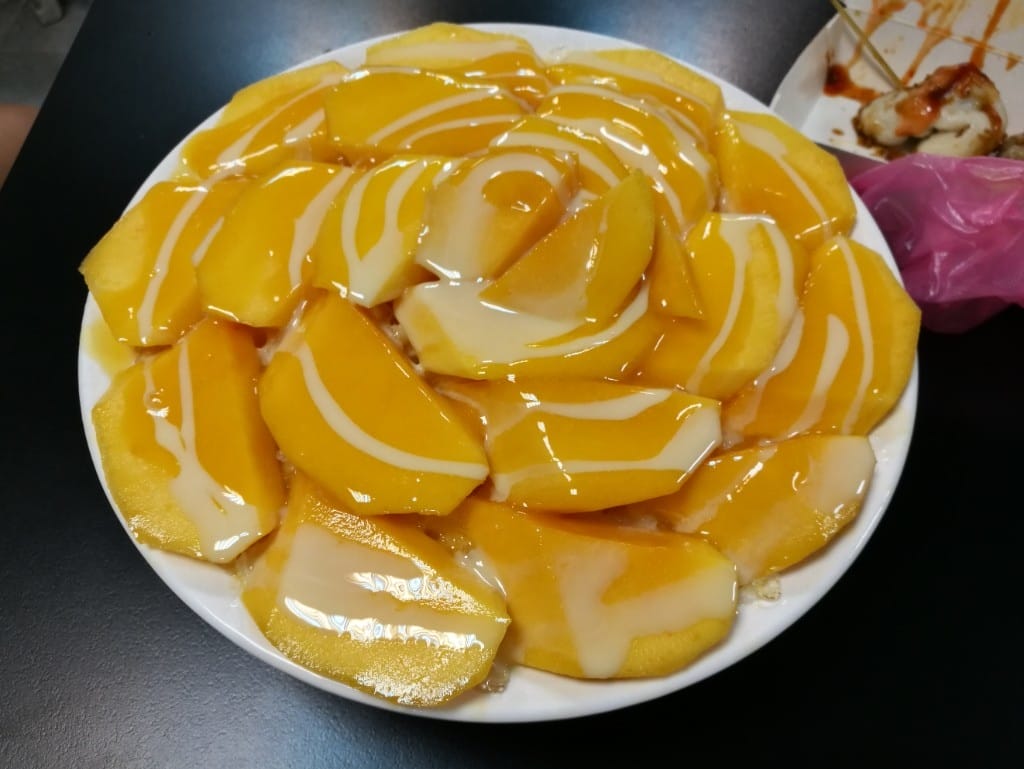 【台中美食】東海商圈何媽媽芒果冰,超澎湃滿滿芒果 - 第3張圖 【台中美食】東海商圈何媽媽芒果冰,超澎湃滿滿芒果
