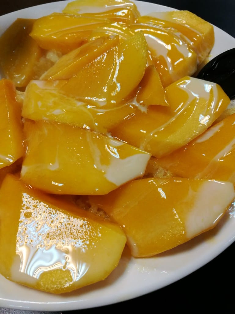【台中美食】東海商圈何媽媽芒果冰,超澎湃滿滿芒果 - 第5張圖 【台中美食】東海商圈何媽媽芒果冰,超澎湃滿滿芒果
