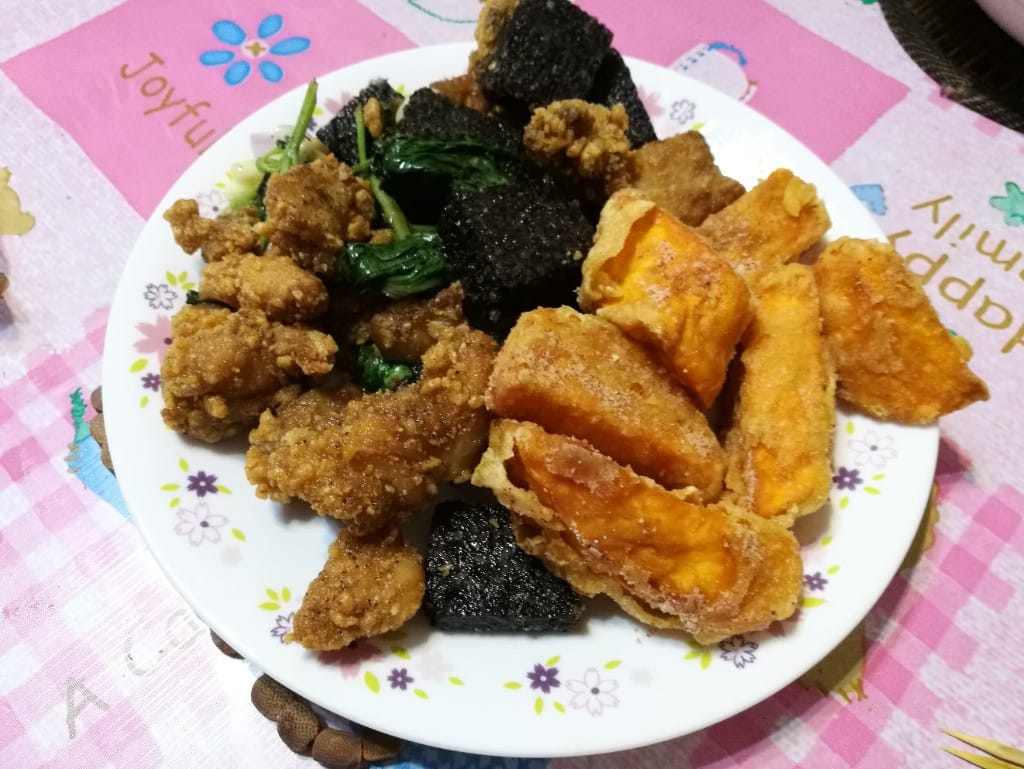 【新莊美食】林記鹹酥雞，有好吃的甘梅地瓜