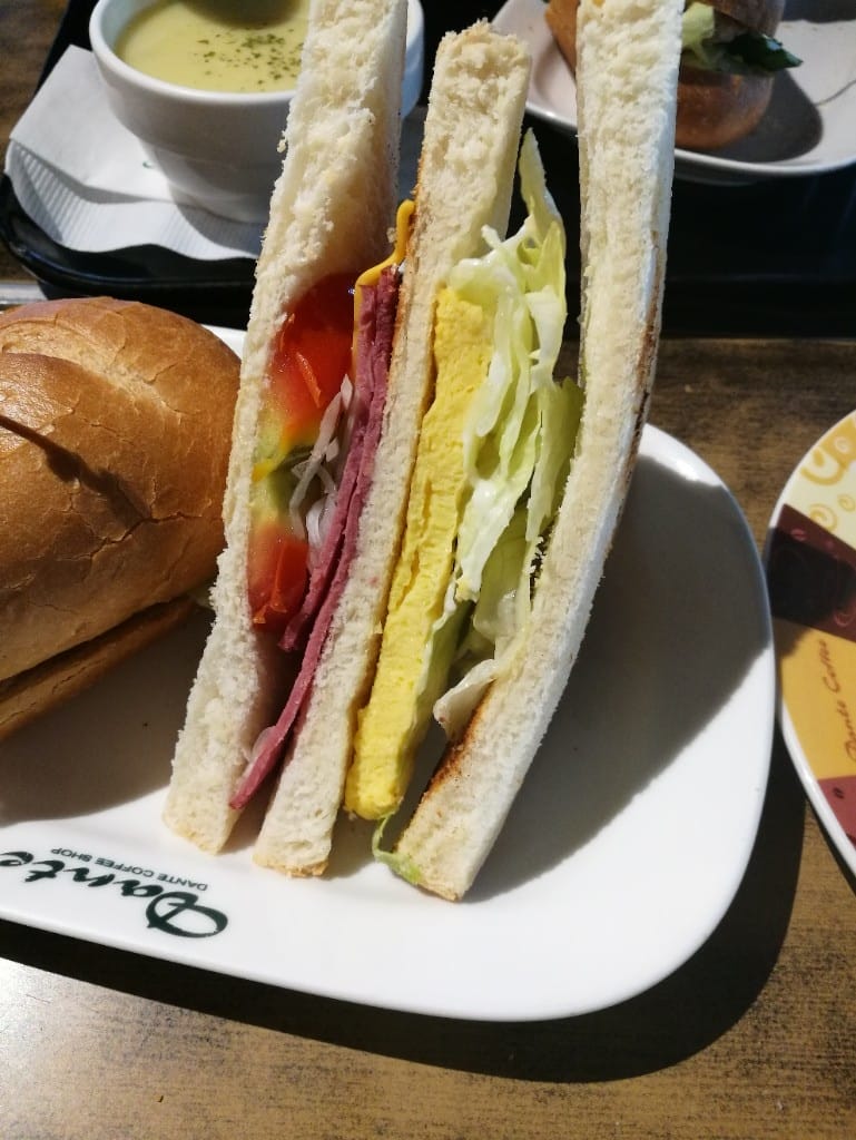 【台北美食】丹堤咖啡，和麻吉聚會用餐好所在，餐點選項好多的咖啡館