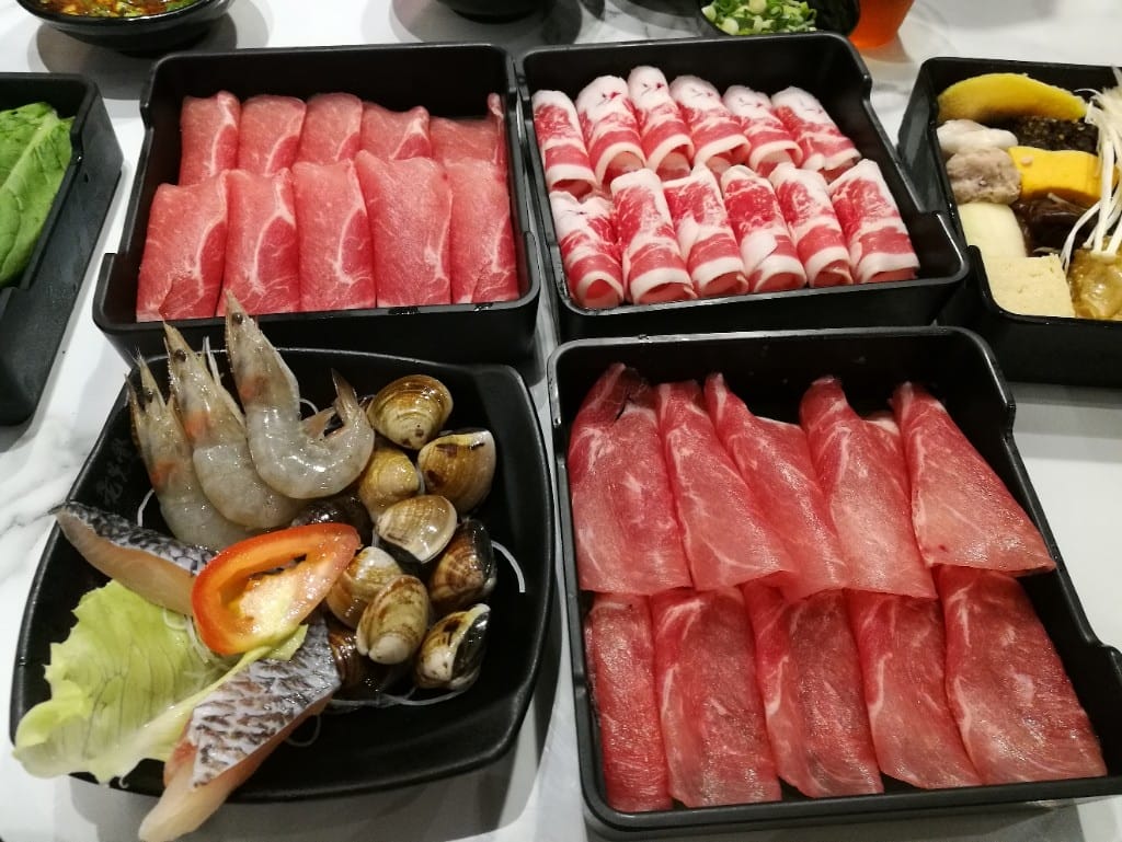 【新莊美食】老先覺功夫窯燒鍋,有好多湯頭可以選擇的平價小火鍋 - 第13張圖 【新莊美食】老先覺功夫窯燒鍋,有好多湯頭可以選擇的平價小火鍋