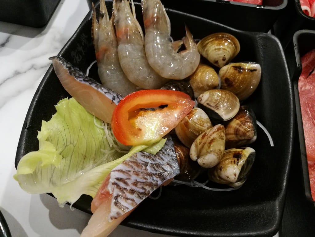 【新莊美食】老先覺功夫窯燒鍋,有好多湯頭可以選擇的平價小火鍋 - 第16張圖 【新莊美食】老先覺功夫窯燒鍋,有好多湯頭可以選擇的平價小火鍋