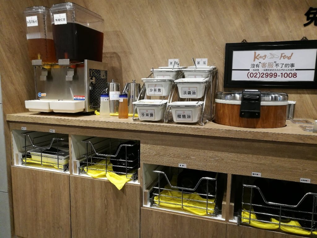 【新莊美食】老先覺功夫窯燒鍋,有好多湯頭可以選擇的平價小火鍋 - 第4張圖 【新莊美食】老先覺功夫窯燒鍋,有好多湯頭可以選擇的平價小火鍋