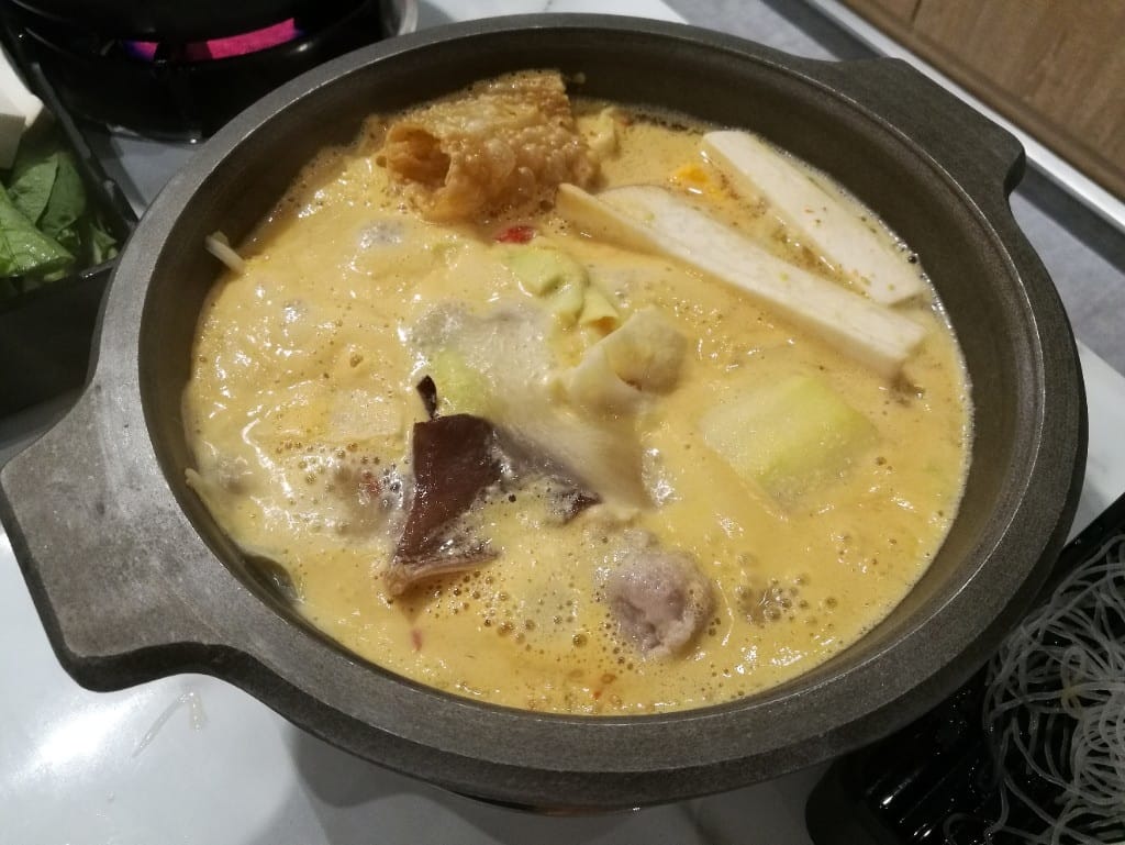 【新莊美食】老先覺功夫窯燒鍋,有好多湯頭可以選擇的平價小火鍋 - 第17張圖 【新莊美食】老先覺功夫窯燒鍋,有好多湯頭可以選擇的平價小火鍋