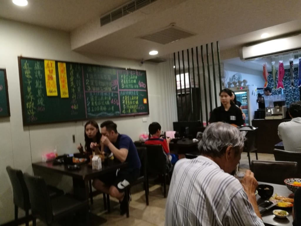 【台北美食】多摩食堂,來碗男子漢海鮮丼吧! - 第2張圖 【台北美食】多摩食堂,來碗男子漢海鮮丼吧!