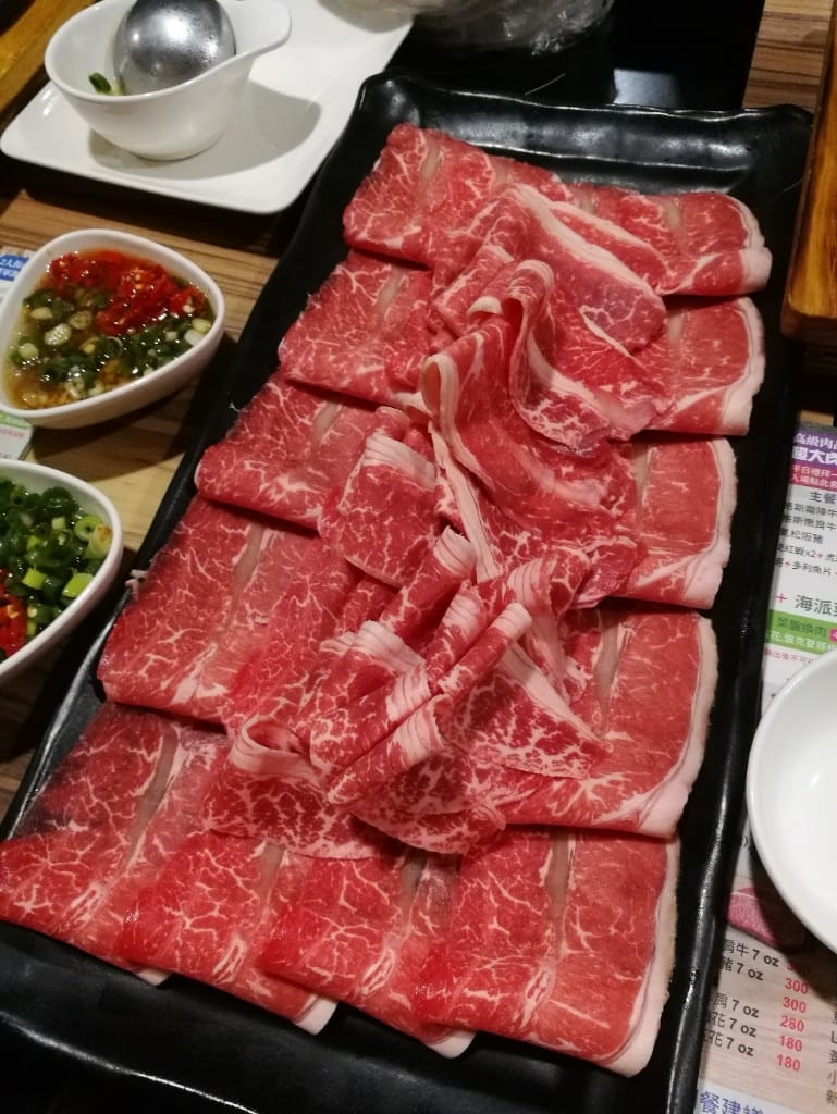 【新莊美食】石都府石頭火鍋達人，肉品海鮮都有水準的人氣火鍋店
