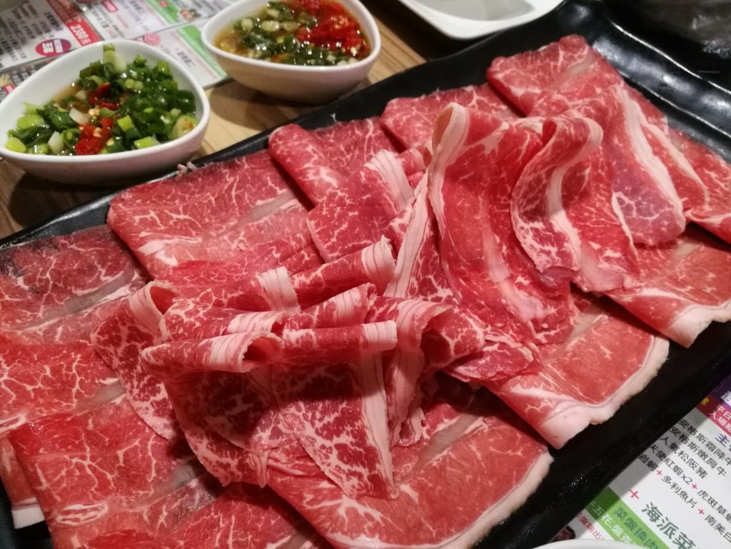 【新莊美食】石都府石頭火鍋達人，肉品海鮮都有水準的人氣火鍋店