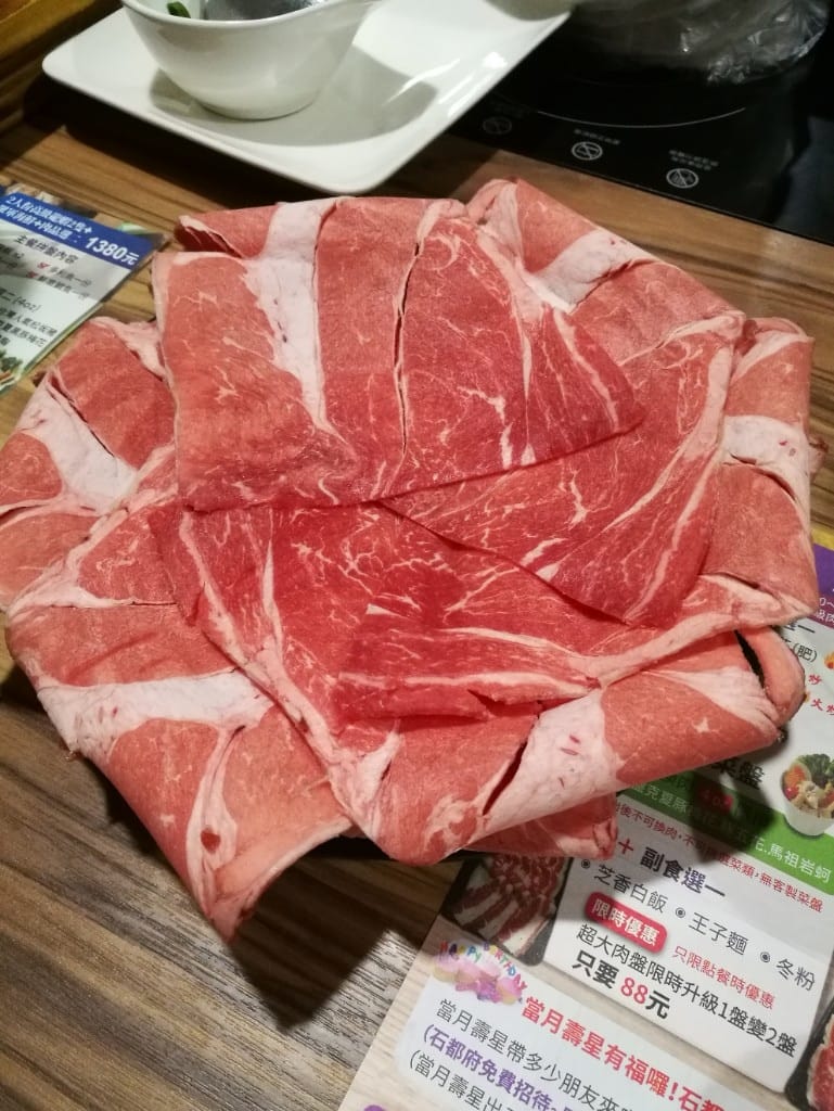 【新莊美食】石都府石頭火鍋達人，肉品海鮮都有水準的人氣火鍋店