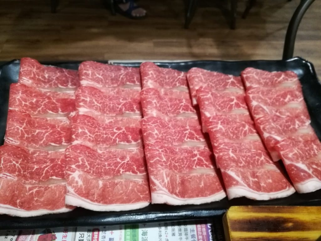 【新莊美食】石都府石頭火鍋達人，肉品海鮮都有水準的人氣火鍋店