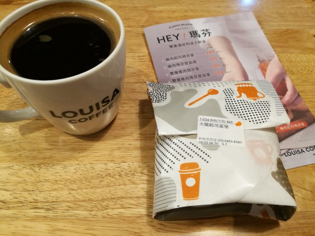 【板橋美食】Louisa coffee，環境舒服，早餐選擇多的連鎖咖啡館！