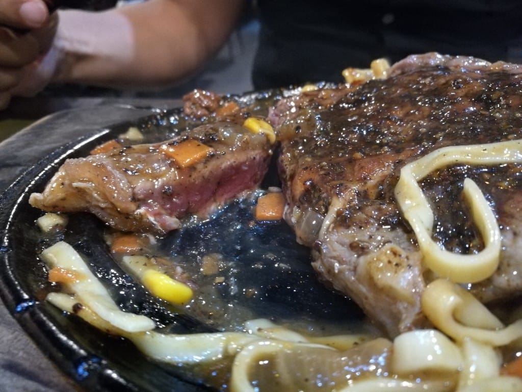 【新莊美食】上上牛排，新莊老牌平價牛排+傳統古早味豆花，平價美味豆花