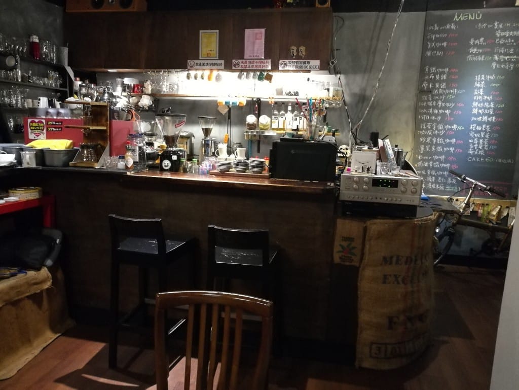 【新莊美食】楔子咖啡館，好棒的環境，咖啡專業讓人不想離開的咖啡館