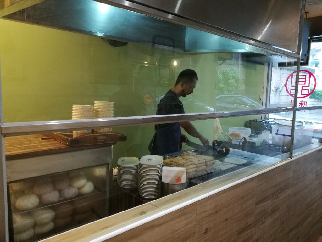【台北美食】味鼎蛋餅，拔絲蛋餅厲害，有50年歷史的老店