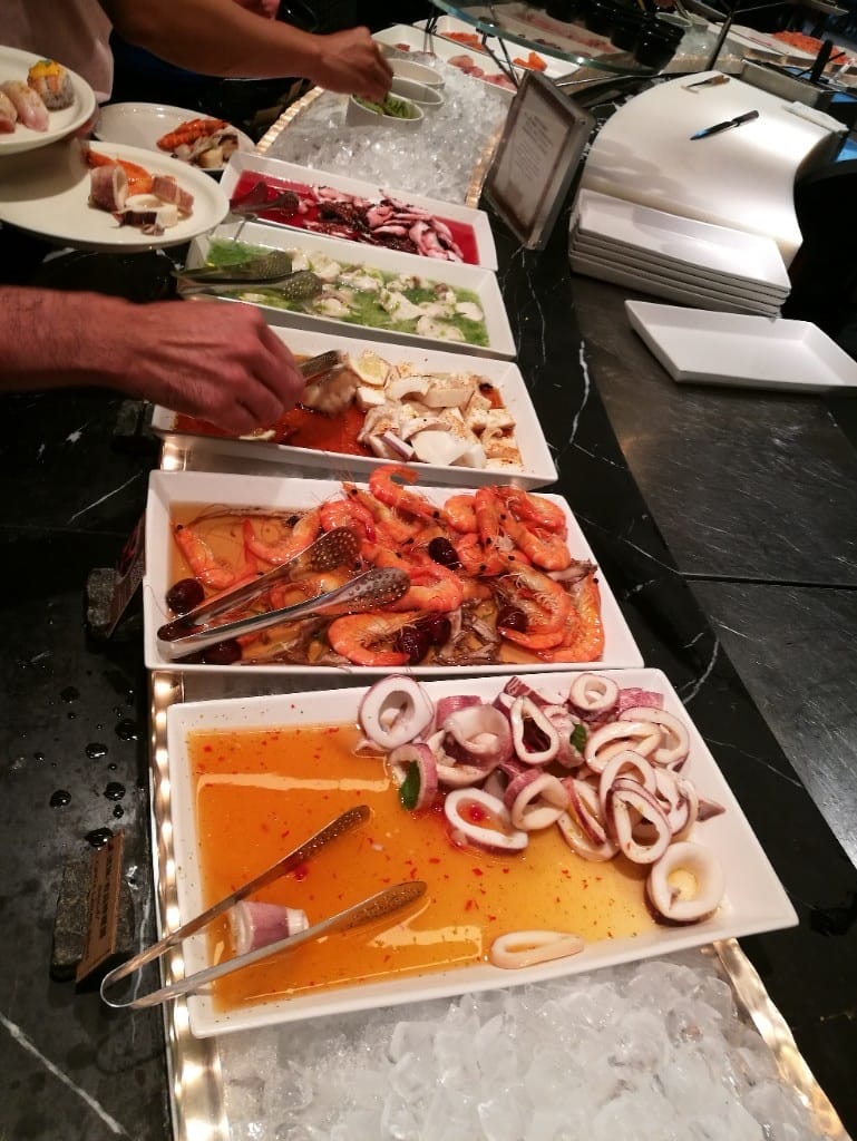 【台北美食】晶華柏麗廳, 海鮮餐點甜點選擇多,同事很愛來聚餐的Buffet - 第5張圖 【台北美食】晶華柏麗廳, 海鮮餐點甜點選擇多,同事很愛來聚餐的Buffet