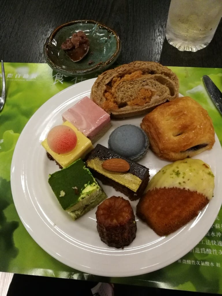 【台中美食】星饗道國際自助旅餐，有熟成牛排及紅白酒的Buffet