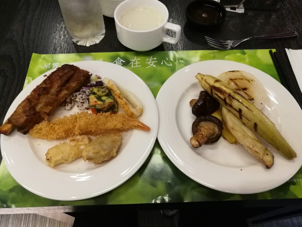 【台中美食】星饗道國際自助旅餐，有熟成牛排及紅白酒的Buffet