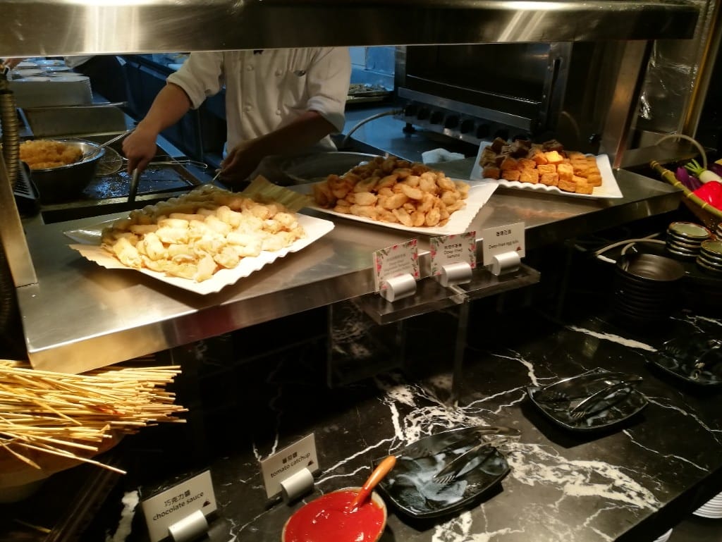 【台中美食】星饗道國際自助旅餐，有熟成牛排及紅白酒的Buffet