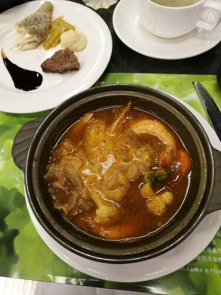 【台中美食】星饗道國際自助旅餐，有熟成牛排及紅白酒的Buffet