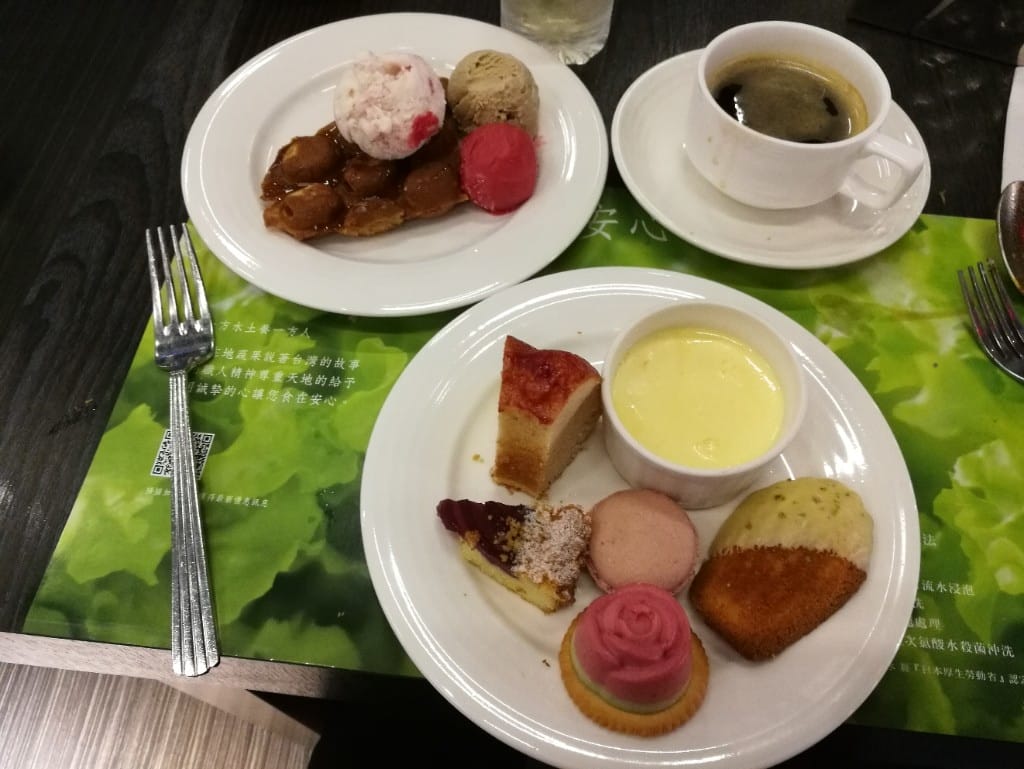 【台中美食】星饗道國際自助旅餐，有熟成牛排及紅白酒的Buffet