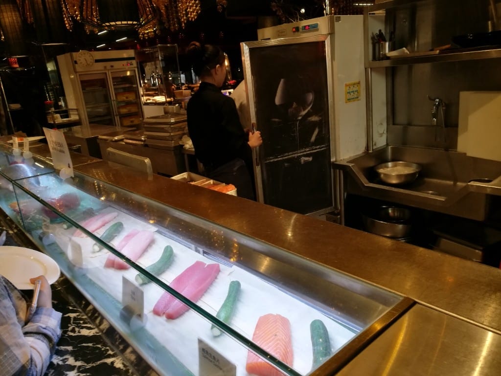 【台中美食】星饗道國際自助旅餐，有熟成牛排及紅白酒的Buffet