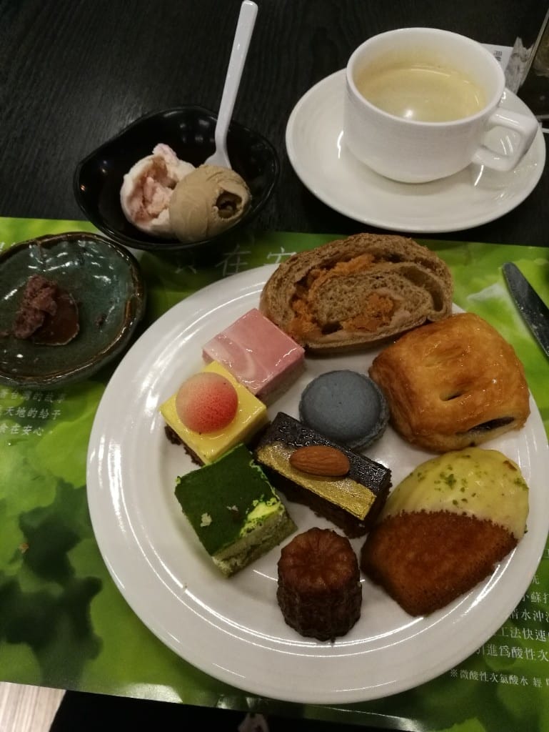 【台中美食】星饗道國際自助旅餐，有熟成牛排及紅白酒的Buffet