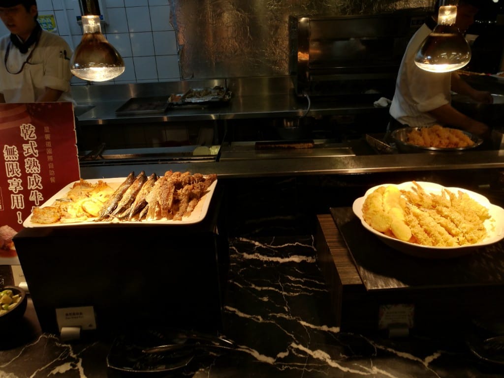 【台中美食】星饗道國際自助旅餐，有熟成牛排及紅白酒的Buffet