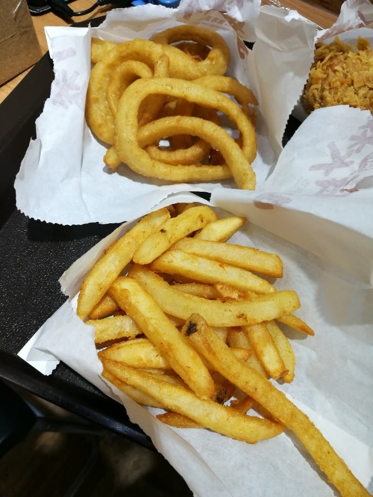 【三重美食】山姆大叔美式炸雞專賣店， 現點現炸，超啾細的美味炸雞