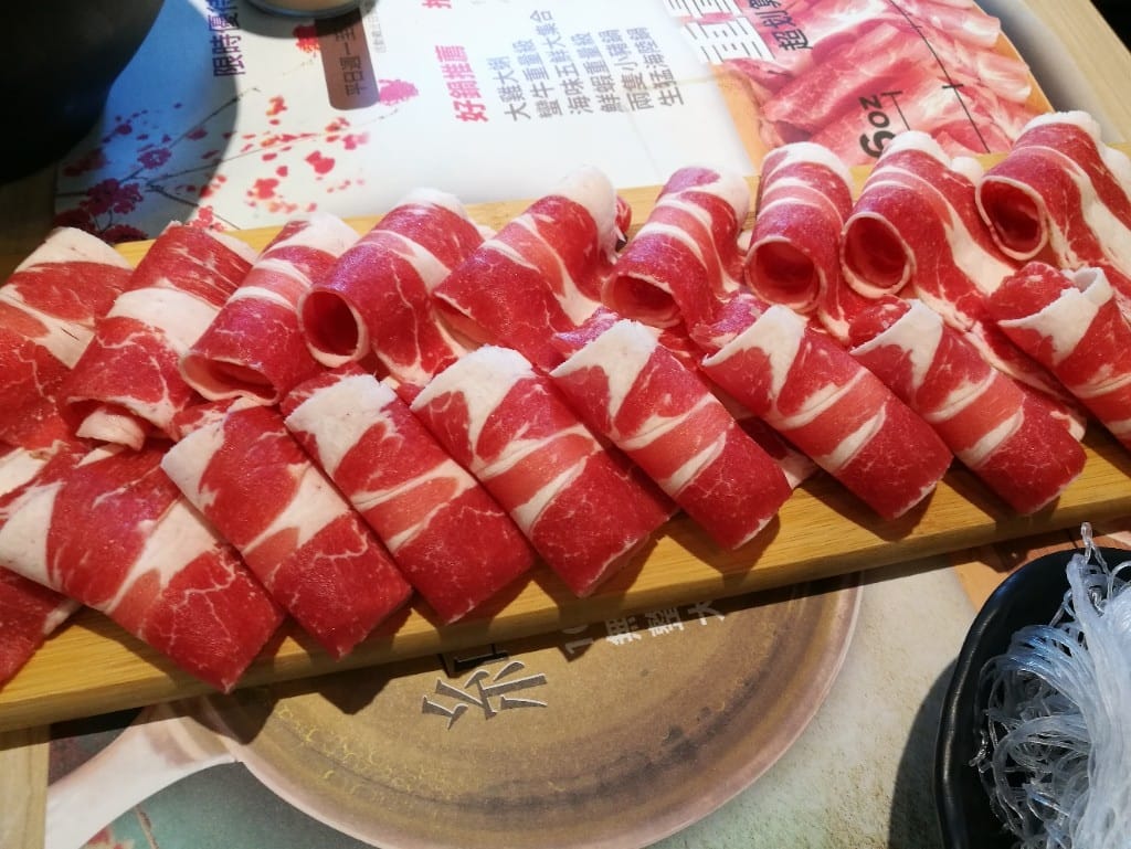 【新莊美食】初二十六，食材新鮮用新的美味鍋物，還有生魚片握壽司哦！