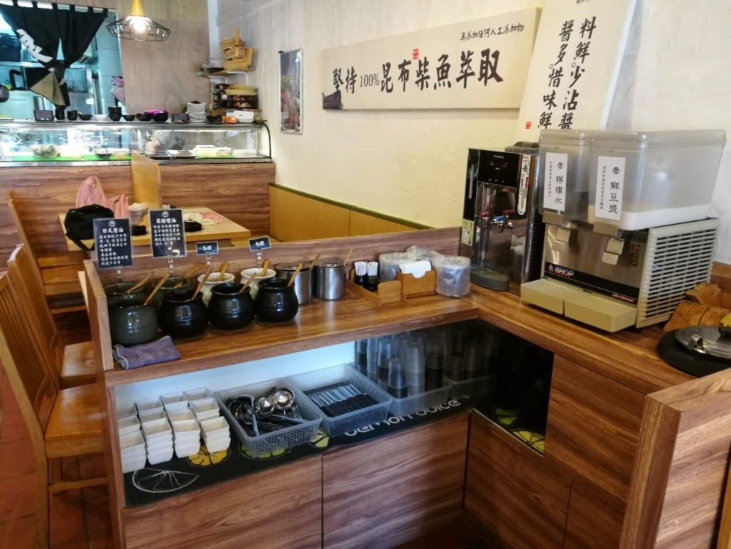【新莊美食】初二十六，食材新鮮用新的美味鍋物，還有生魚片握壽司哦！