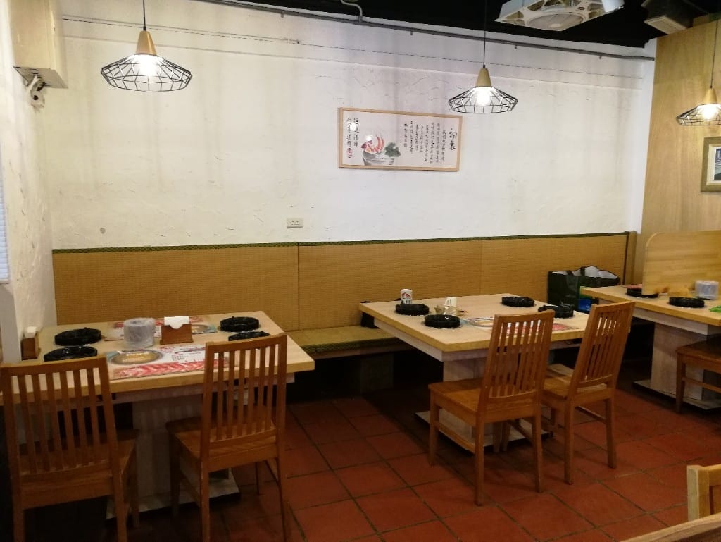 【新莊美食】初二十六，食材新鮮用新的美味鍋物，還有生魚片握壽司哦！