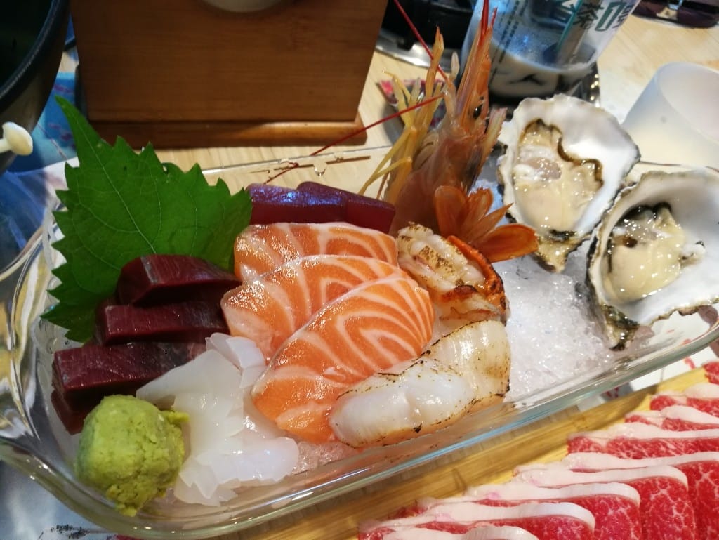【新莊美食】初二十六，食材新鮮用新的美味鍋物，還有生魚片握壽司哦！