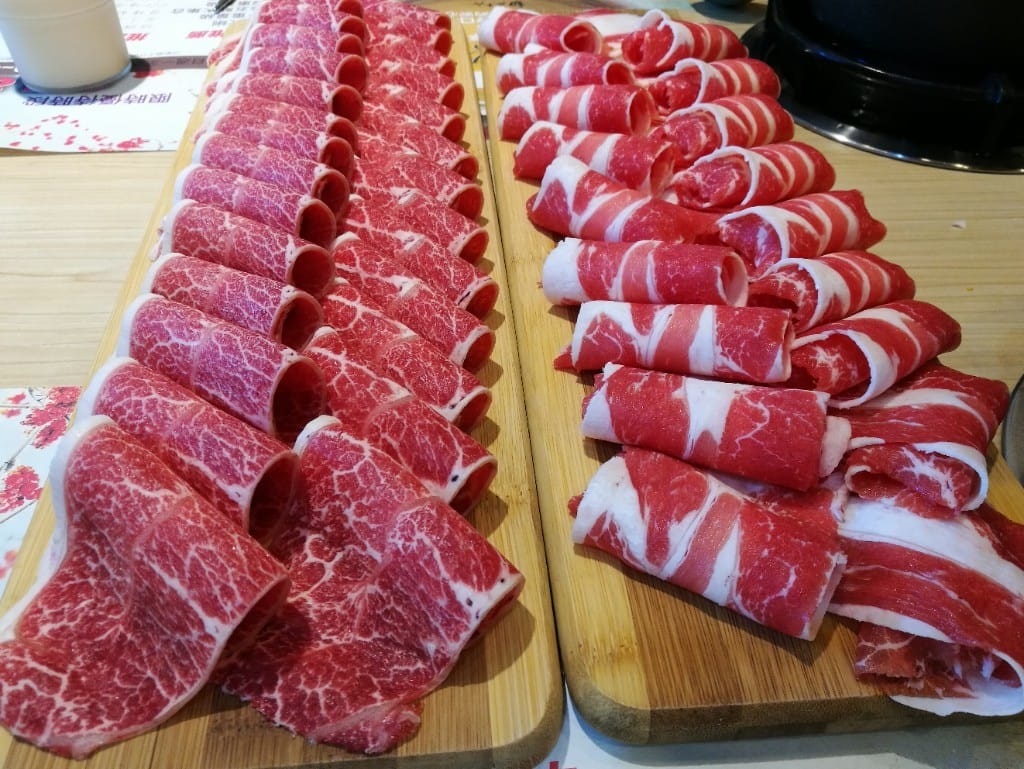 【新莊美食】初二十六，食材新鮮用新的美味鍋物，還有生魚片握壽司哦！
