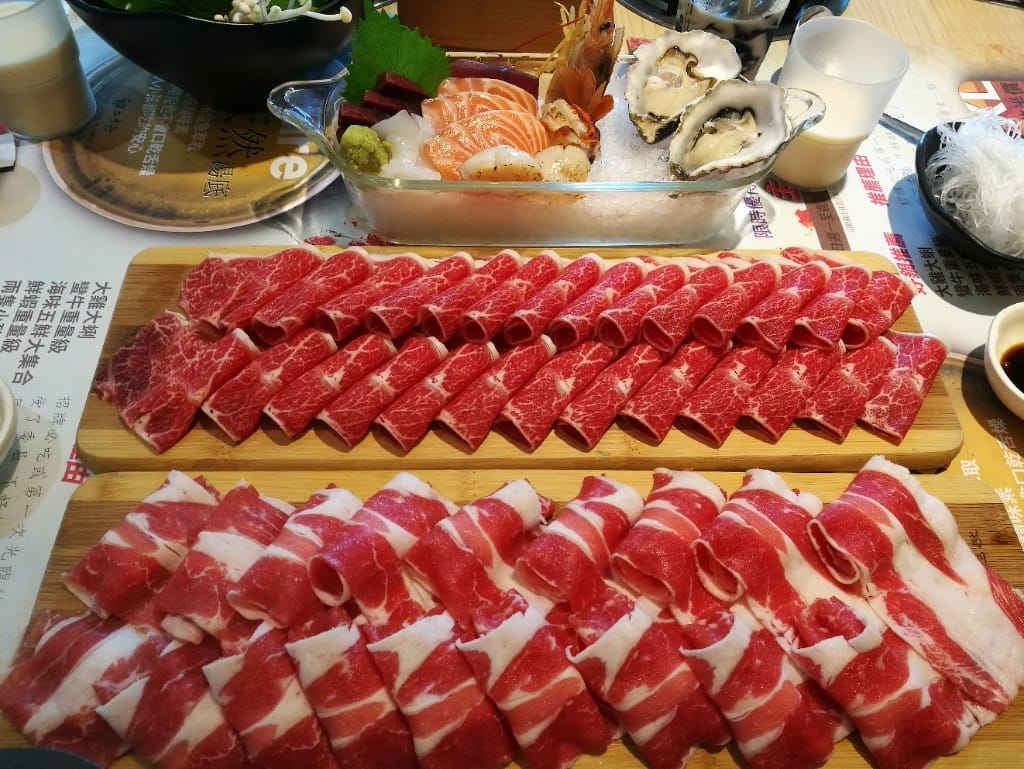 【新莊美食】初二十六，食材新鮮用新的美味鍋物，還有生魚片握壽司哦！