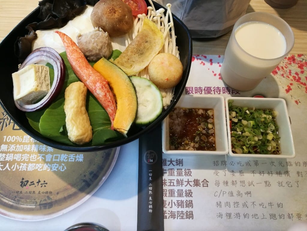 【新莊美食】初二十六，食材新鮮用新的美味鍋物，還有生魚片握壽司哦！