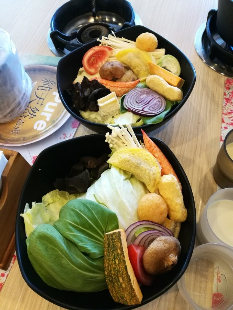 【新莊美食】初二十六，食材新鮮用新的美味鍋物，還有生魚片握壽司哦！