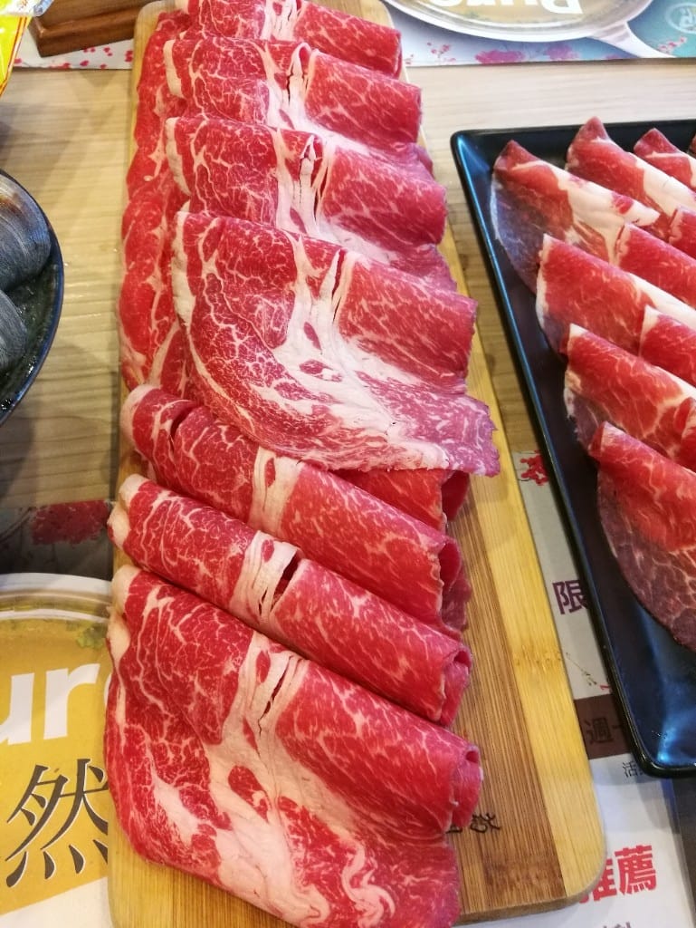 【新莊美食】初二十六，食材新鮮用新的美味鍋物，還有生魚片握壽司哦！