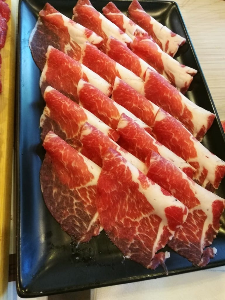 【新莊美食】初二十六，食材新鮮用新的美味鍋物，還有生魚片握壽司哦！