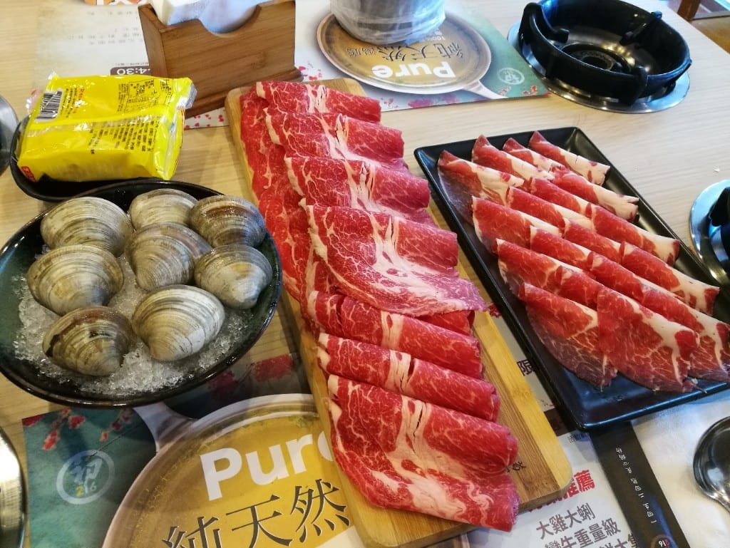 【新莊美食】初二十六，食材新鮮用新的美味鍋物，還有生魚片握壽司哦！
